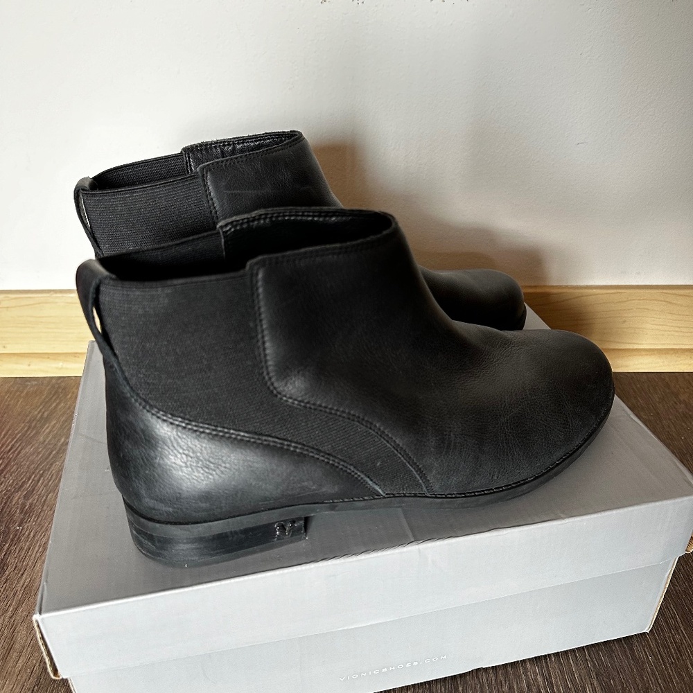 NWOT Vionic Thatcher Ankle Boot Size 10W